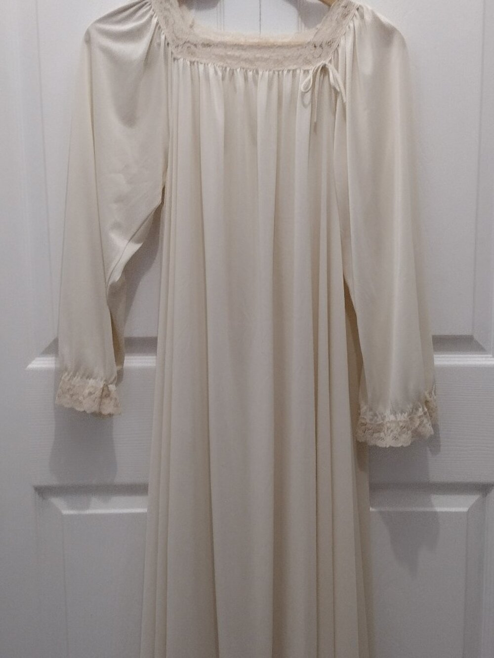 Vintage Komar Cream Lace Trim Nightgown Maxi Gown Small 100% Antron Nylon - Picture 3 of 9